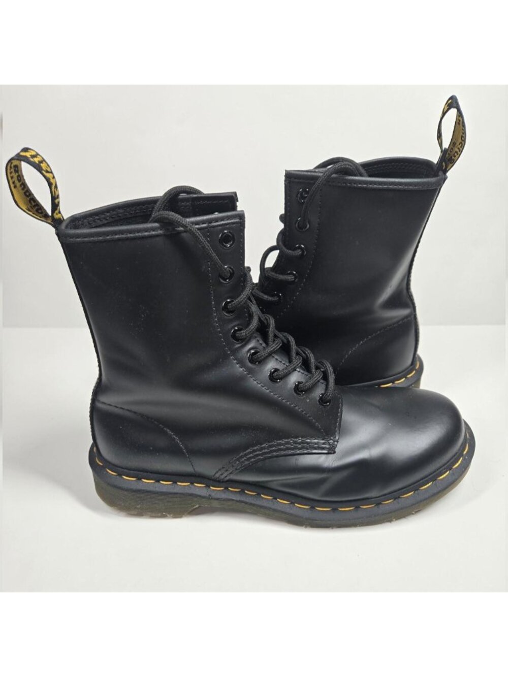 Dr. Martens 1460 Women's Classic lace up combat boots in black leather.